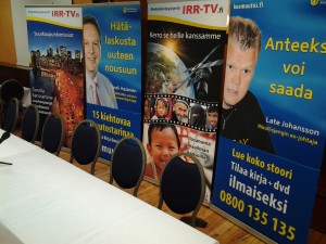 Lehdistötilaisuuden alkua odotellessa Mahdollisuus muutokseen suurjuhlassa Helsingissä 16.3.2012